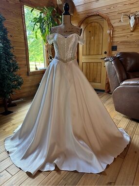 Alyce Paris white Off-Shoulder Ball Gown Wedding Dress